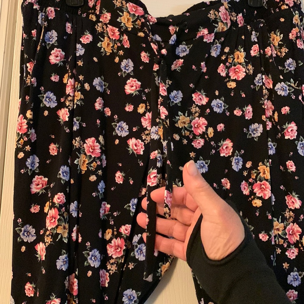 Ladies pants. - Picture 3 of 5